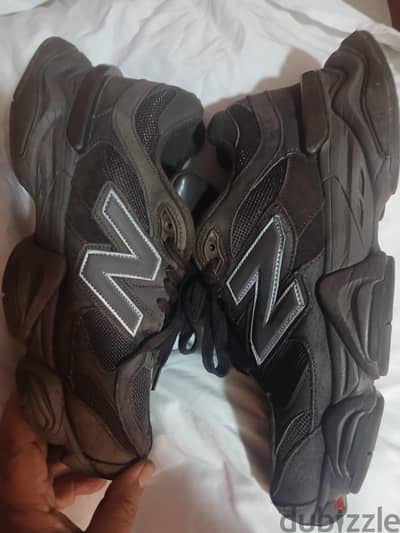 حذاء new balance 9060 مقاس ٤٣