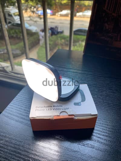 Detachable mobile phone led light
