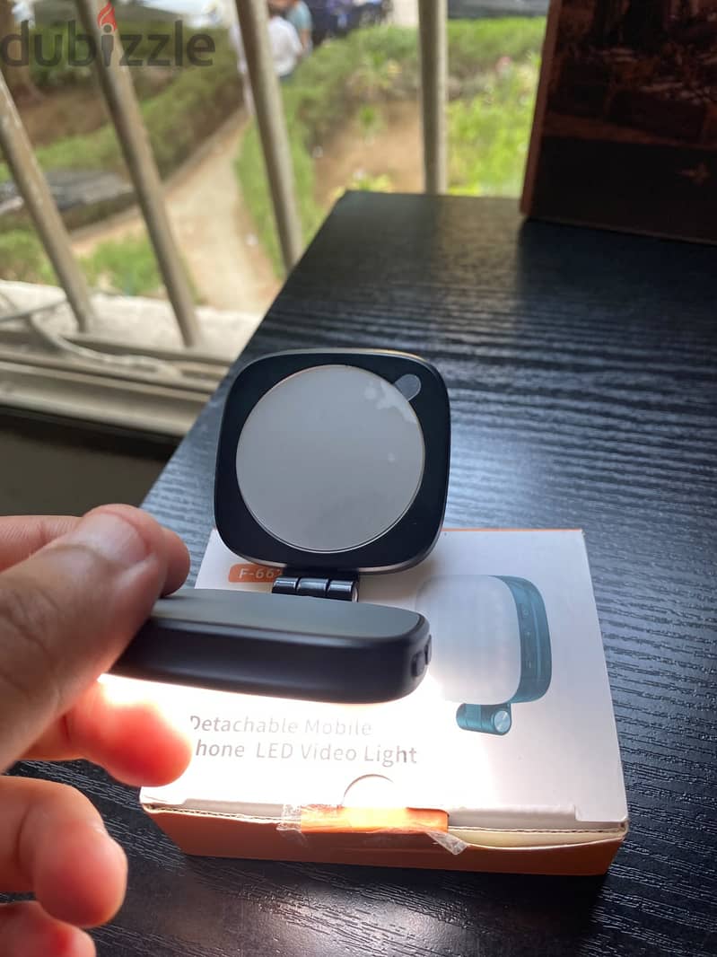 Detachable mobile phone led light 1