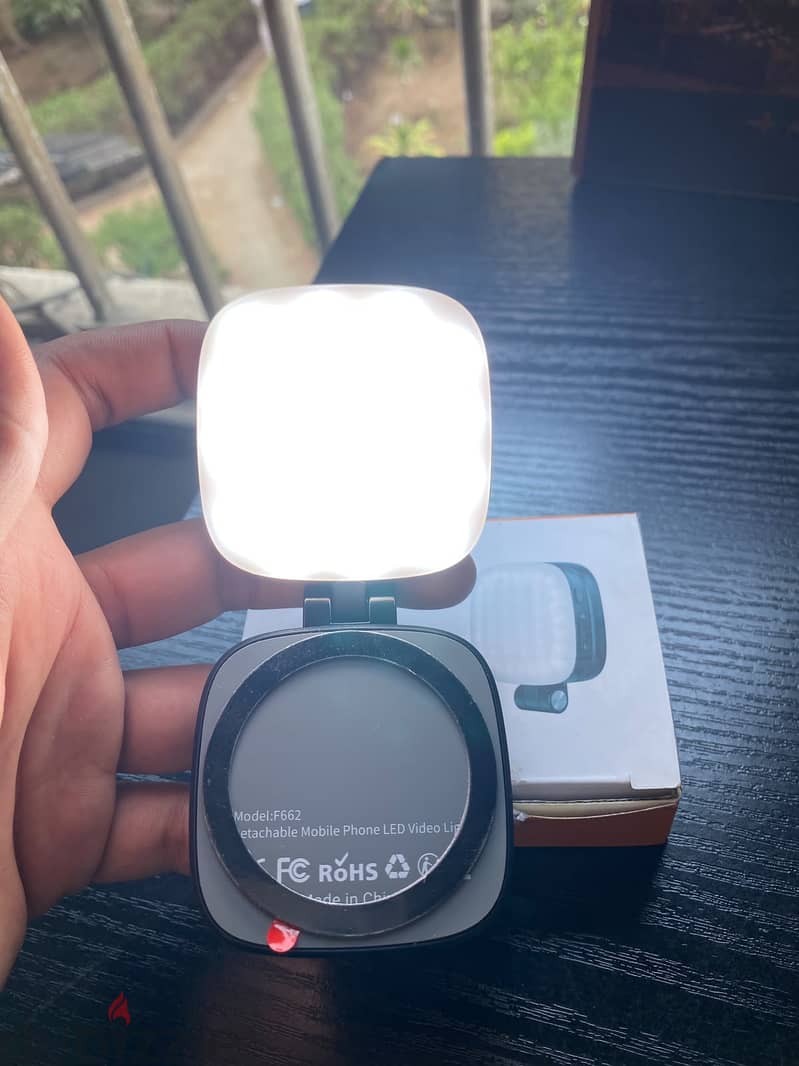 Detachable mobile phone led light 2