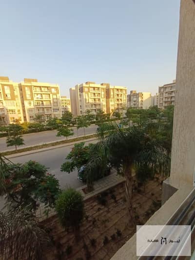Apartment for sale in Madinaty (B12). Area: 74 sqm. Layout: 2 bedrooms and 1 bathroom. Ultra-super-lux finishes; all financial dues have been settled.