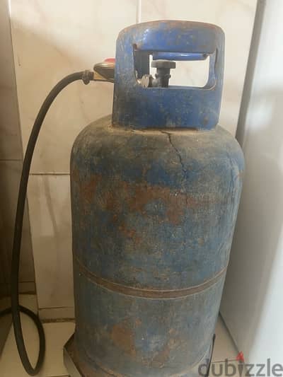 للبيع ٢ أنبوبه + ٢ منظم + خرطوم