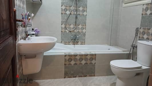 شقه في التجمع الخامس تشطيب سوبر لوكس لوكيشن مميز
