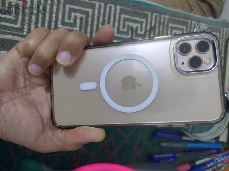 Apple - iPhone 11 Pro Max 2