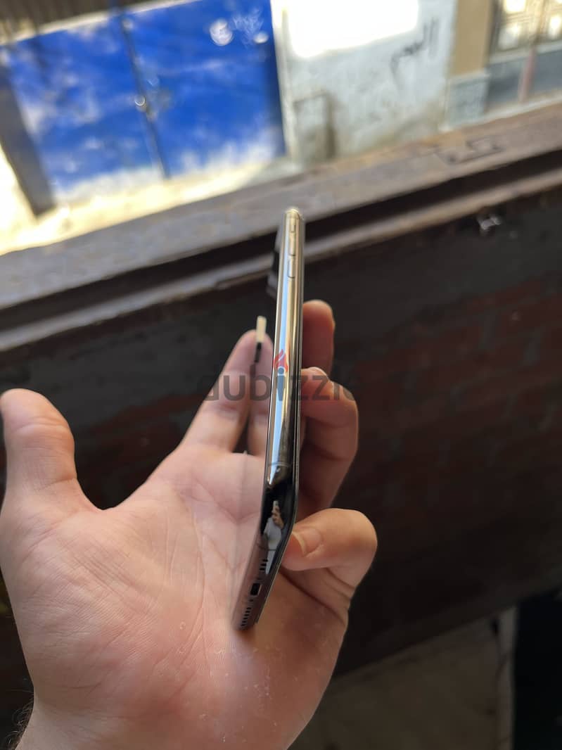 iPhone XS 4