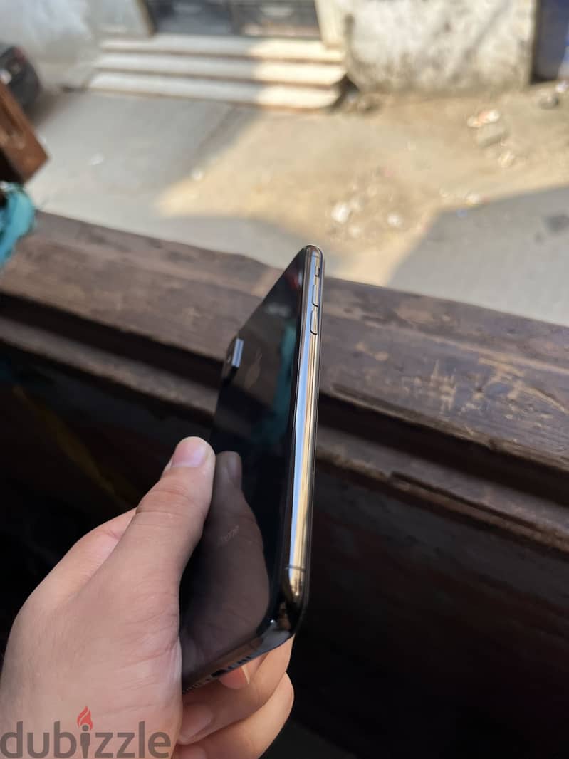 iPhone XS 6