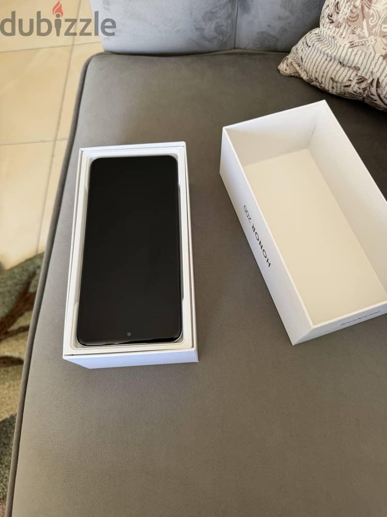 Honor 200 1