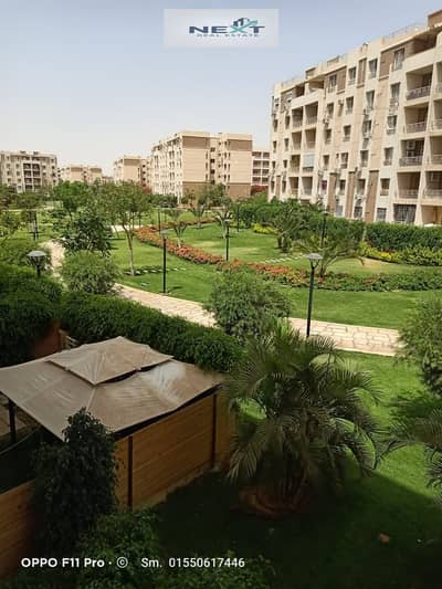 For rent in Madinaty (New Law): A 96 sqm apartment in B7. It features a wide garden view, a true north-facing orientation, and is situated on a middle