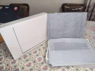 MacBook air M5 24/512 9mon of Apple warranty Ar/En LIKE NEW