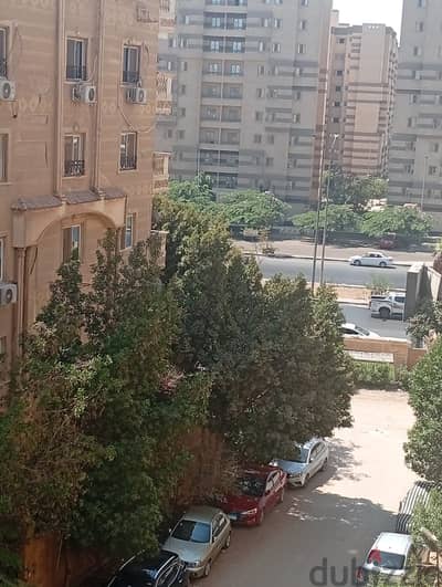 شقه للبيع حدائق الاهرام البوابه الرابعه تطل علي طريق الواحات