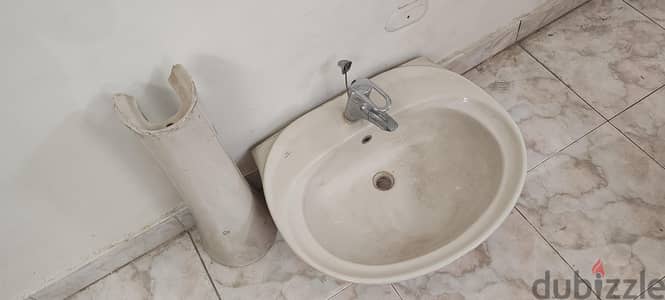حوض ايديال ستاندر مع خلاط جروهي بحاله ممتازه