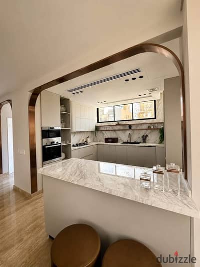 Apartment for sale—ready for immediate handover and fully finished—at an exceptional price in Mountain View 1.1, located opposite the Public Prosecuto