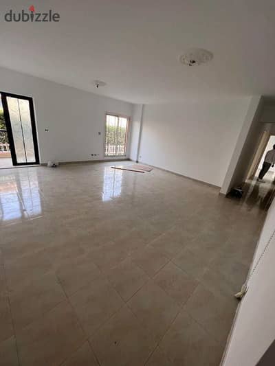Ground-floor apartment with a garden for sale in Madinaty Al Rehab – Phase 7 Apartment area: 133 m² + private garden: 100 m² 3 bedrooms + 3 bathrooms