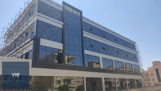 Office space for sale with a super deluxe finish, ready for immediate occupancy in installments. Located opposite the American University in a prime l