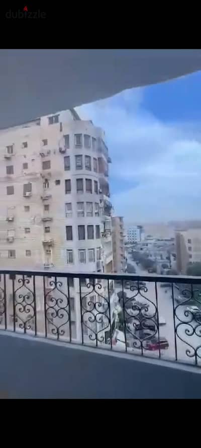 شقة للبيع بموقع متميز بزهراء المعادي شارع الخمسين أمام استرب 1 مول وبالقرب من مول الخمسين بالقرب من جميع الخدمات والمواصلات وكارفو الدائري