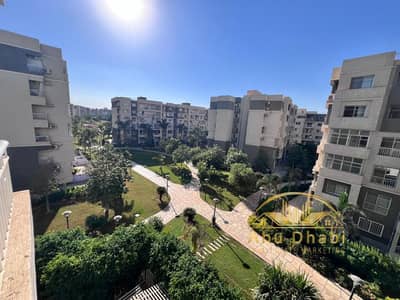 شقة مميزة جدا للبيع مساحة 140 م بمدينتى B10  امام الاول سيزون مباشرة تشطيبات خاصة بالكامل فيو جاردن بحرى صريح