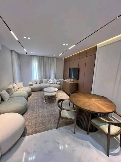اسكن فوري في شقة باكبر روف بالكمبوند متشطبة بالتكيفات في التجمع الخامس في Fifth Square المراسم بجوار ميفيدا و هايد بارك نيو كايرو