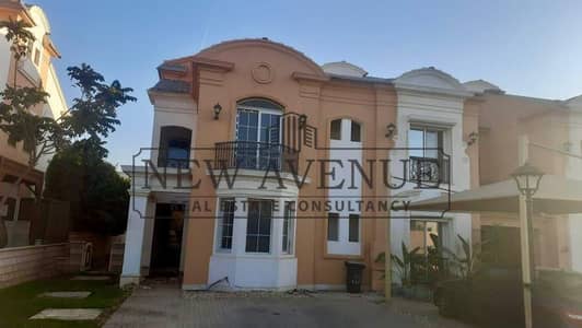 اقل من سعر السوق فيلا تاون هاوس كورنر للبيع في ليان ريزيدنس Layan residence جولدن سكوير القاهرة الجديدة موقع متميز فيو لاند سكيب جاهزة استلام فوري