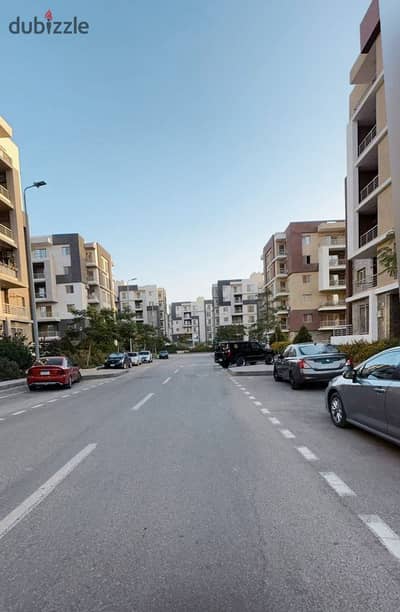 For sale, an apartment in Compound Dar Misr Al-Qarnfal, First Settlement, directly in front of the 6th public utilities, directly in front of Gate 24, Al-Rehab and the Eastern Market, and steps to the Northern 90 and Al-Qarnfal Villa.