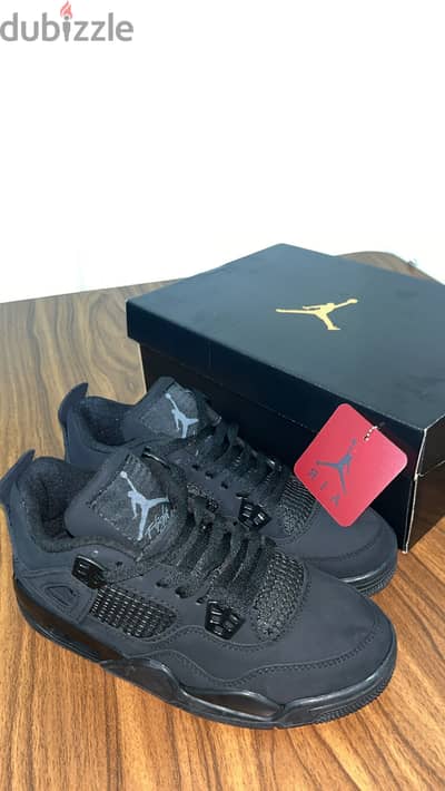 Air Jordan ٤ Black Cat ٣٩ مقاس