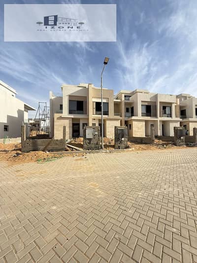 تاون هاوس ميدل بيع في هايد بارك New Cairo 208 متر 4 غرف ناني 5 حمامات أرض 210 متر جاردن أمامية وخلفية