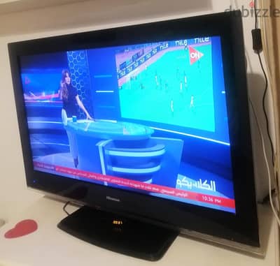 شاشة Hisense بحالة جيدة مع الريموت الاصلي