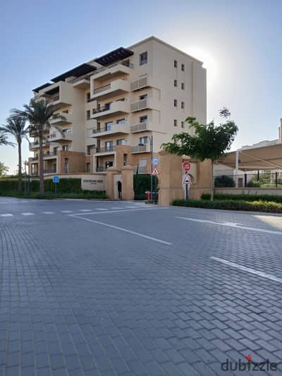 شقة جاهزة متشطبة بالمطبخ والتكييفات  للإيجار في أب تاون كايرو إعمار Uptown Cairo – Emaar