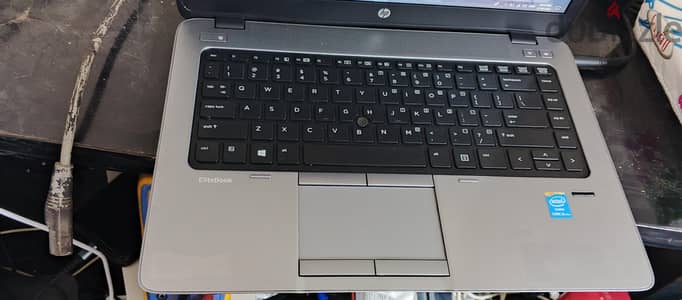 لاب توب hp حالة ممتازة كارتين شاشة للجرافيك