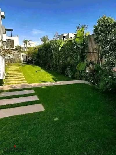 لراغبى السكن الفاخر المساحات الكبيره و  الخصوصيه المطلقه متاح الان فيلا مع Private Pool على طريق السويس بجوار سوديك و بالقرب من ستون بارك و بالم هيلز
