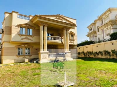 The luxury of a royal residence and a panoramic view. . . A palace for sale in "Royal City Compound" on the direct axis!