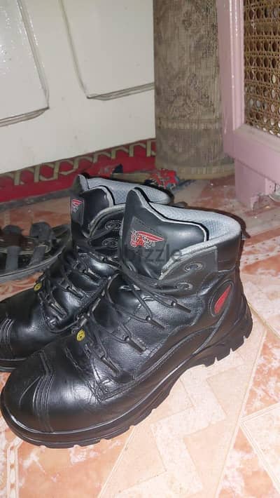 سيفتى ريد وينج