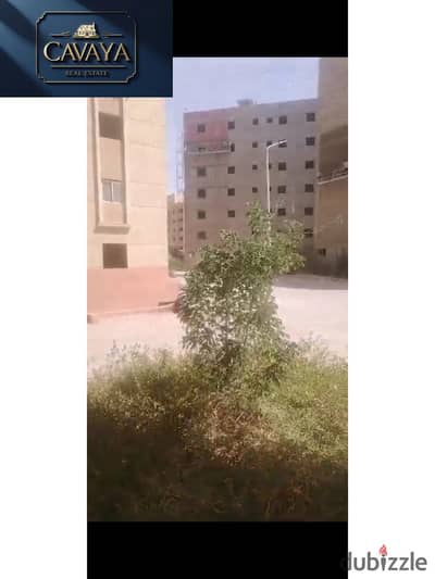 للبيع : شقة  العنوان : كمبوندزاهر سيتى امام حى المخابرات واجهة امامى