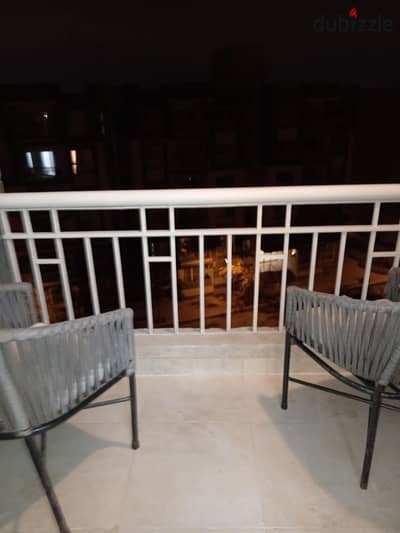 130-square-meter furnished apartment for rent in Madinaty (B12); high-end finishes, located close to amenities.