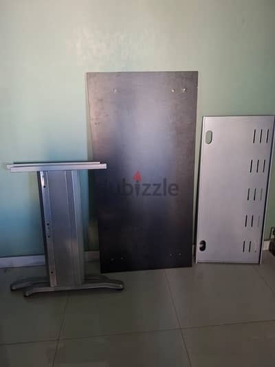 طاولة مكتب كالجديدة للبيع - فرصة ممتازة!