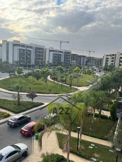 للايجار فى كمبوند بريفادو 101 متر 2 نوم 2 حمام فيو شارع وميدان كاملة المرافق جاهزة على السكن الفورى
