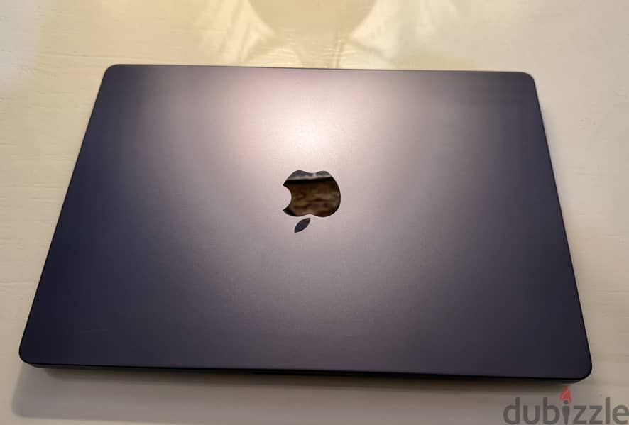 MacBook pro M5 14 inch 1