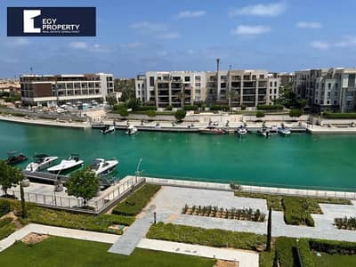 دوبلكس متشطب بالكامل للبيع في مراسي مارينا الساحل الشمالي بفيو مفتوح وموقع مميز