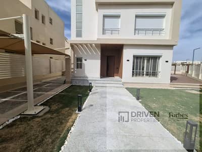 فيلا مستقله تشطيب سوبر لوكس للبيع في كمبوند جراند هايتس التوسعات الشماليه 6 اكتوبر الجيزه  Grand Heights Compound Northern Expansions 6th October Giza