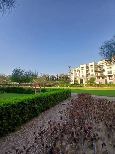 شقة متشطبة بالمطبخ والتكييفات لاند سكيب فيو للإيجار في أب تاون كايرو إعمار Uptown Cairo Emaar