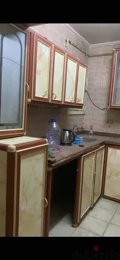 دولاب مطبخ بحاله جيده  كامله بشفاط البوتاجاز  01224998870