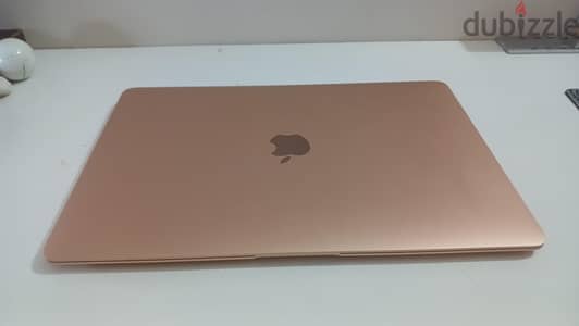 macbook m1 rose 8ram 512gb استعمال خفيف