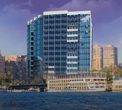 شقة فندقية بواجهة زجاجية باطلالة على كورنيش النيل مباشرة في موقع استراتيجي وبجوار فندق هيلتون المعادي