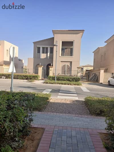 فيلا 5 غرف نوم بأفضل سعر متشطبة بالمطبخ والتكييفات للبيع في أب تاون كايرو إعمار Uptown Cairo by Emaar