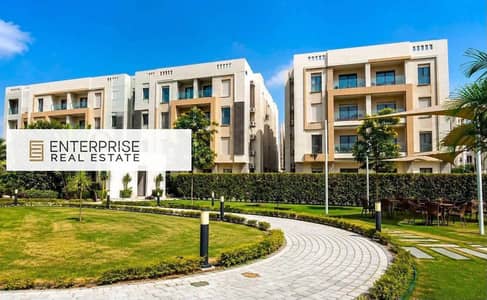 لسرعة البيع شقة فندقية متشطبة بالتكييفات بسعر لقطة في قلب القاهرة الجدبدة بجوار the spine سور ف سور مع مدينتي