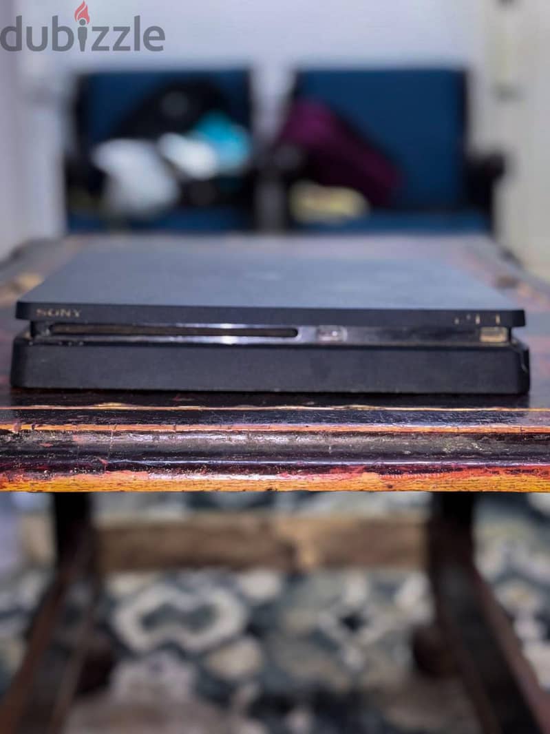 PS4 SLIM 1TB WITH 2 CONTROLLERS +12 GAME 3
