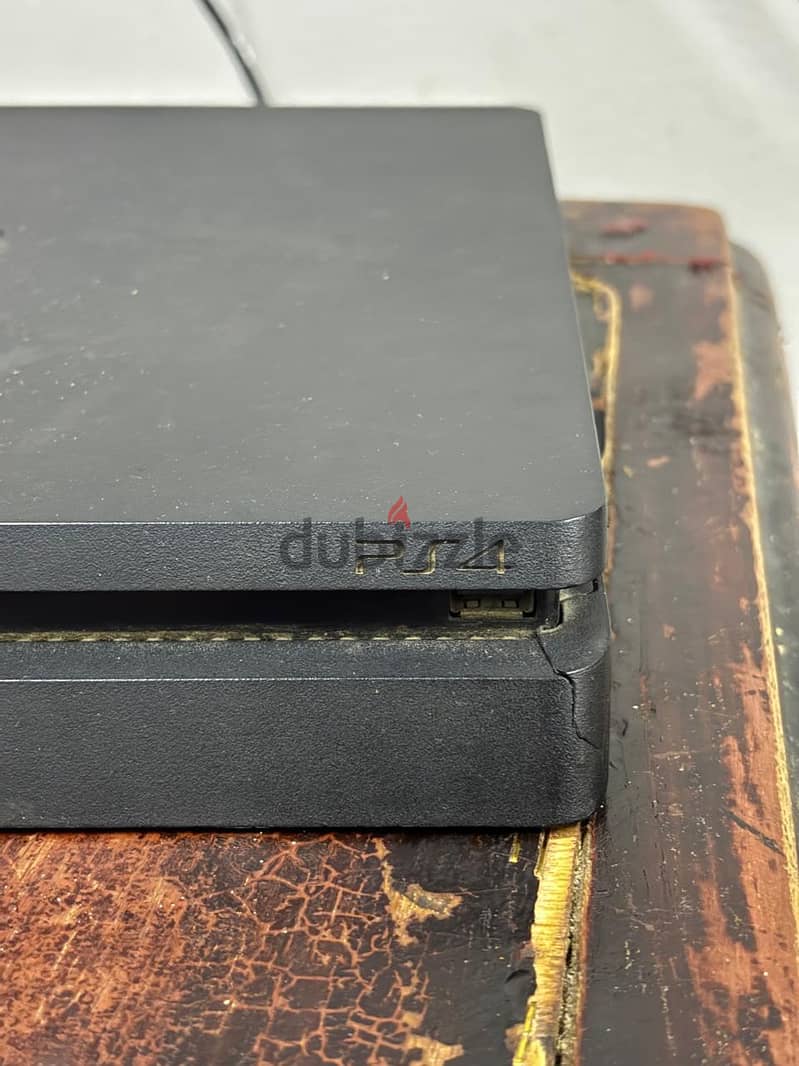 PS4 SLIM 1TB WITH 2 CONTROLLERS +12 GAME 4