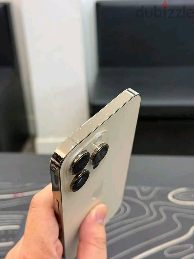 آبل - آيفون 16 برو 8