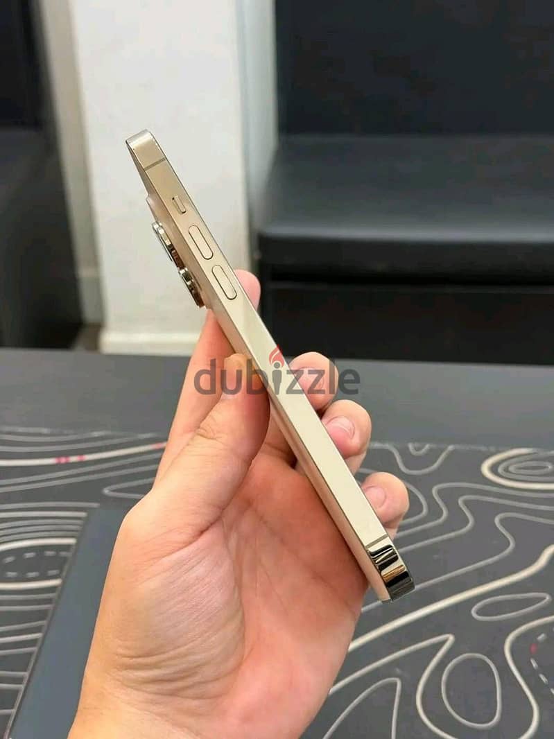 آبل - آيفون 16 برو 13