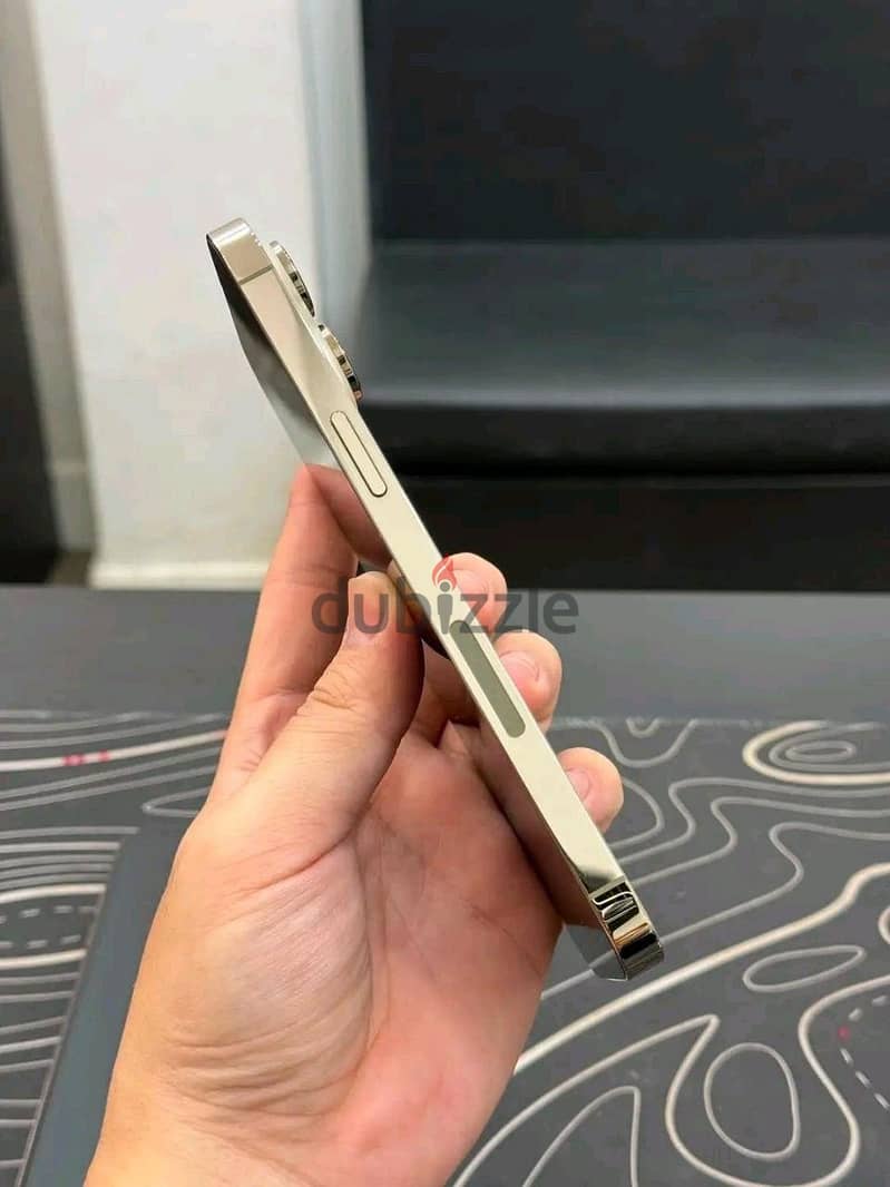 آبل - آيفون 16 برو 15