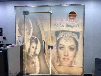 باب زجاج كبير